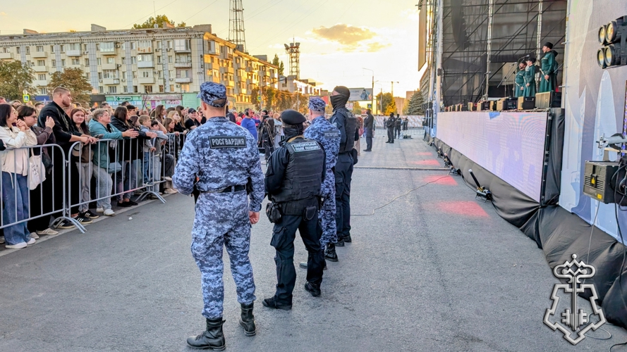 Росгвардейцы приняли участие в обеспечении безопасности граждан в День города Луганска 