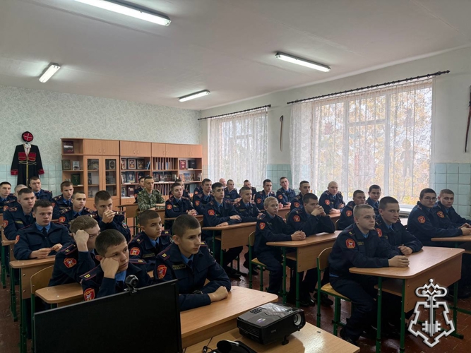 	Сотрудники Росгвардии по ЛНР провели урок, приуроченный ко Дню народного единства для луганских кадетов