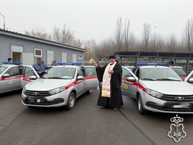 В подразделении вневедомственной охраны прошло торжественное освящение нового служебного транспорта.
