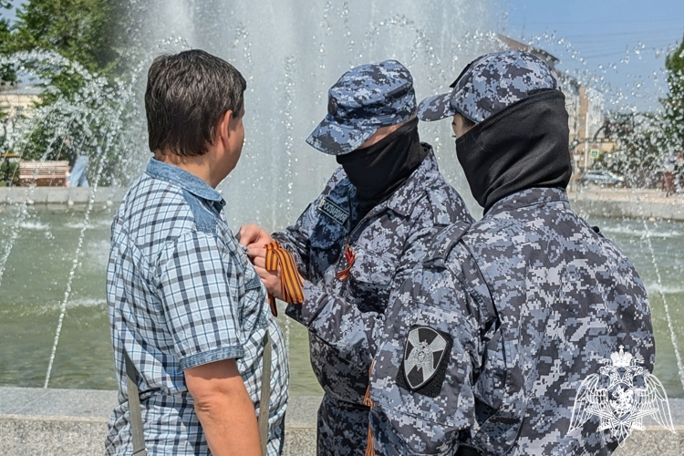В ЛНР росгвардейцы приняли участие во Всероссийской акции «Георгиевская ленточка» (видео)