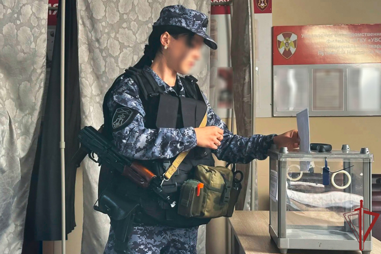 Сотрудники ФГКУ "УВО войск национальной гвардии по ЛНР" отдали голоса в первый день Единого дня голосования